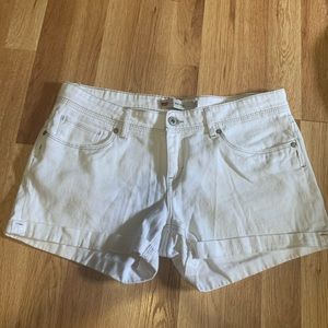 Levi’s White Midi jean shorts
